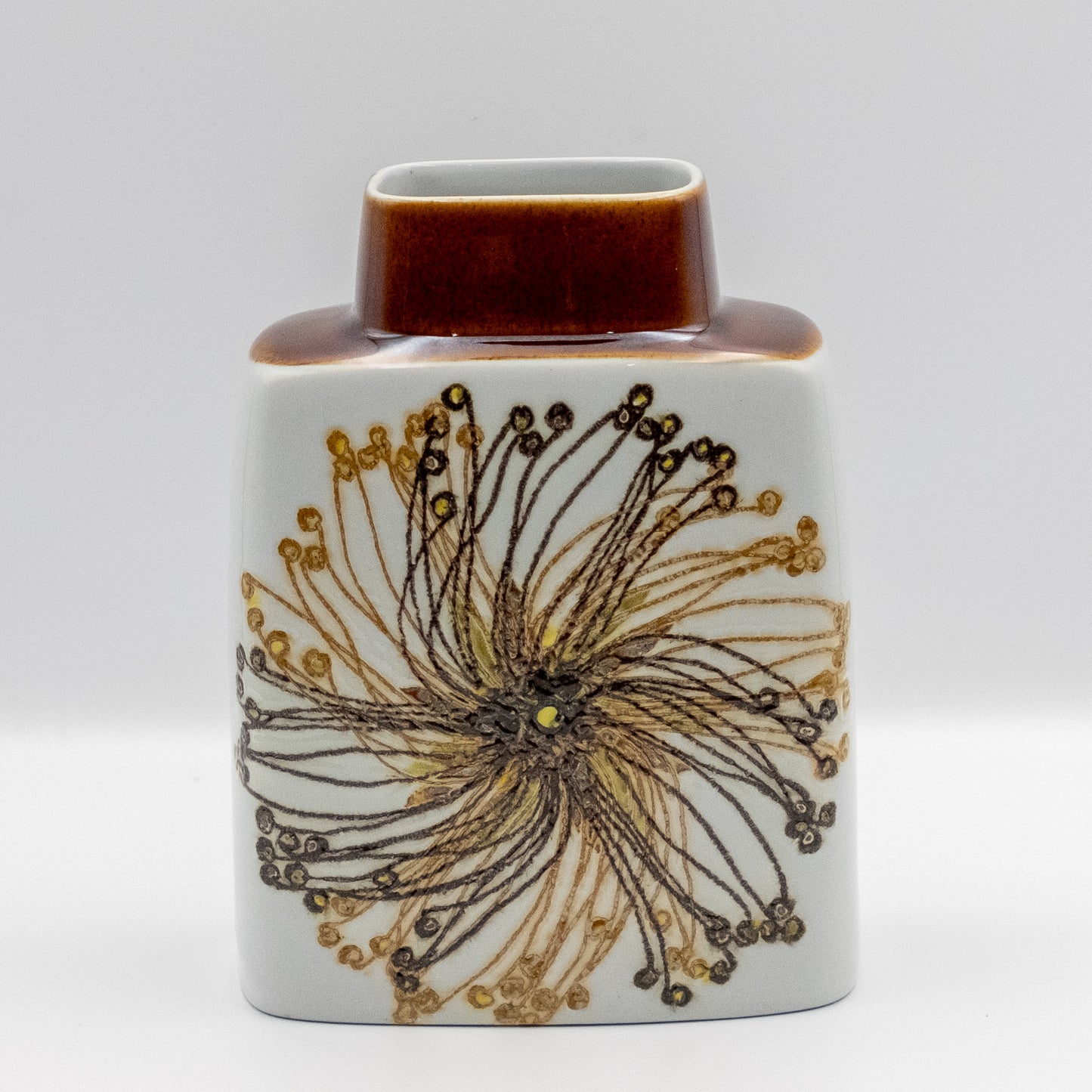 スクエアベース｜ロイヤルコペンハーゲン Royal Copenhagen｜バッカ Baca｜Ellen Malmer