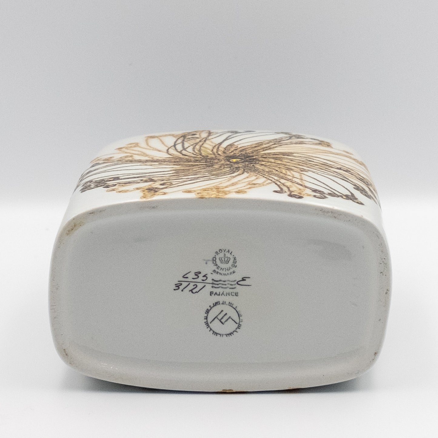 スクエアベース｜ロイヤルコペンハーゲン Royal Copenhagen｜バッカ Baca｜Ellen Malmer